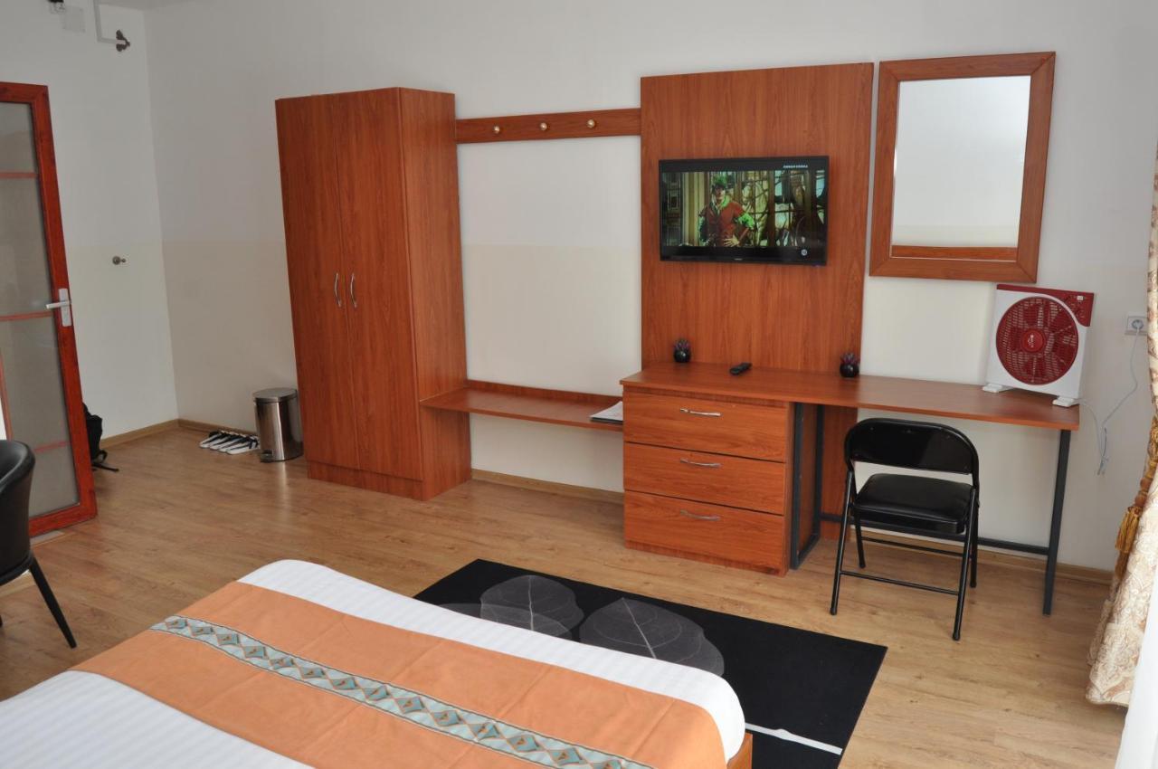 Hotel Sky Blue Mada Alasora Exterior photo