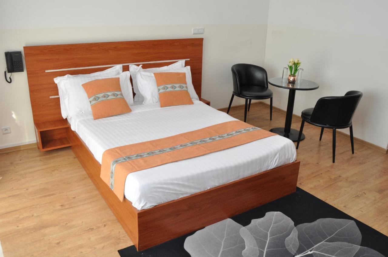Hotel Sky Blue Mada Alasora Exterior photo